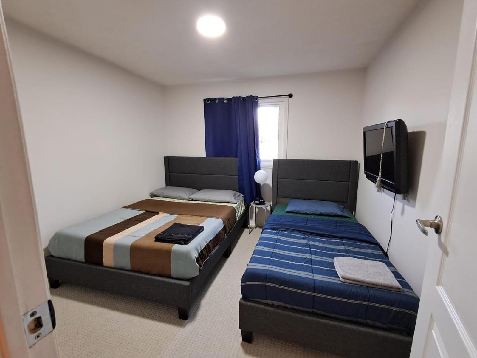 Square One Mississauga Suite- Attached Bathroom, Walking Transit & Plaza Εξωτερικό φωτογραφία
